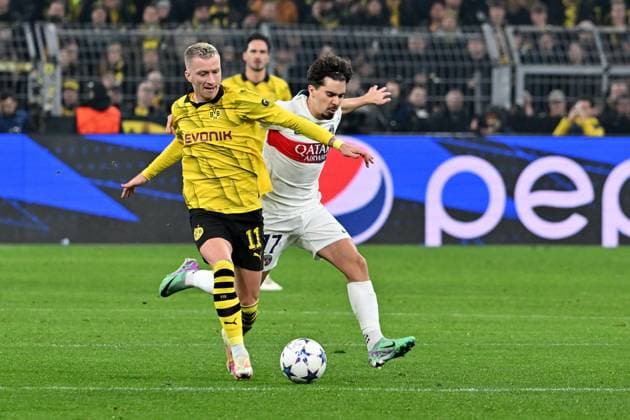 13 12 2023, xsltx, Football UEFA Champions League, Borussia Dortmund Paris St Germain PSG emspor, v l Vitinha FC Paris Saint Germain Marco Reus Borussia Dortmund duel, action, action, battle for the ball DFL DFB REGULATIONS PROHIBIT ANY USE OF PHOTOGRAPHS as IMAGE SEQUENCES and or QUASI VIDEO Dortmund