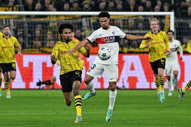 13 12 2023, xsltx, Football UEFA Champions League, Borussia Dortmund Paris St Germain PSG emspor, v l Karim Adeyemi Borussia Dortmund Waren Zaire Emery FC Paris Saint Germain Zweikampf, Aktion, action, battle for the ball DFL DFB REGULATIONS PROHIBIT ANY USE OF PHOTOGRAPHS as IMAGE SEQUENCES and or QUASI VIDEO Dortmund