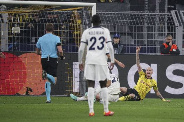 MARIUS WOLF 17 (BVB) during the UEFA Champions League match between Dortmund and PSG at Signal Iduna Park ,on December 13, 2023 in Dortmund, Germany FOOTBALL : 2023 Borussia Dortmund vs Paris Saint Germain - Ligue des Champions - 13 12 2023 -Signal Iduna Park Dortmund - ElyxandroCegarra Panoramic 