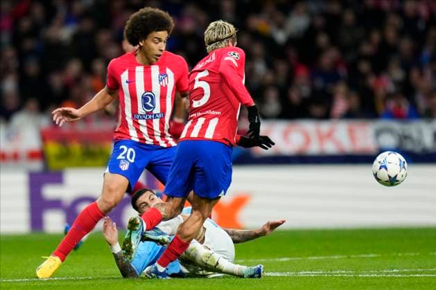 Atletico de Madrid vs Lazio Axel Witsel and Rodrigo De Paul of Atletico de Madrid and Mattia Zaccagni of SS Lazio during Atletico de Madrid vs Lazio Champions League match on December 13, 2023 at Civitas Metropolitano Stadium in Madrid, Spain. Photo: Senis Cebolla ALFAQUI Madrid Spain EDITORIAL USE ONLY Copyright: xx SenisxCebollax xALFAQUIx 0374416707st