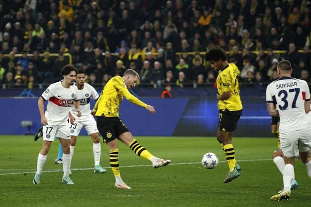DORTMUND - (l-r) Vitinha of Paris Saint-Germain, Marco Reus of Borussia Dortmund, Karim Adeyemi of Borussia Dortmund Milan Skriniar of Paris Saint-Germain during the UEFA Champions League Group F match between Borussia Dortmund and Paris Saint-Germain at the Signal Iduna Park on December 13, 2023 in Dortmund, Germany. ANP Hollandse Hoogte Bart Stoutjesdijk UEFA Champions League 2023 24 2023 2024 xVIxANPxSportx xBartxStoutjesdijkxIVx 486221893 originalFilename: 486221893.jpg
