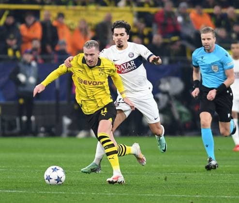 13 12 2023, Dortmund, Germany, Signal Iduna Park, Borussia Dortmund vs Paris Saint Germain UEFA Champions League 2023 2024 Group F, Marco Reus Borussia Dortmund and Vitinha Paris Saint Germain in a duel Photo Ralf Treese Dortmund Signal Iduna Park North Rhine Westphalia Germany 521_BVBPSG20231213_023 Treese-521