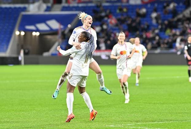 Joie de Diani Kadidiatou et Ellie Carpenter (lyon) FOOTBALL: Olympique Lyonnais FÂŽminines vs SK Brann - Ligue des Champions FÂŽminine - 13 12 2023 FredericChambert Panoramic 