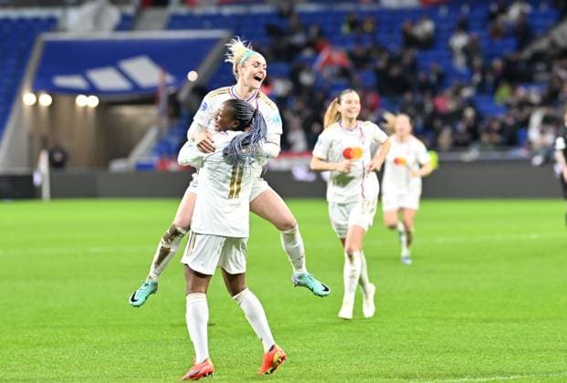 Joie de Diani Kadidiatou et Ellie Carpenter (lyon) FOOTBALL: Olympique Lyonnais FÂŽminines vs SK Brann - Ligue des Champions FÂŽminine - 13 12 2023 FredericChambert Panoramic 