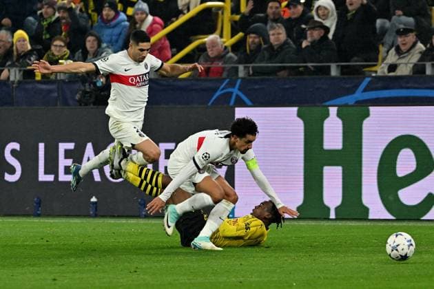 13 12 2023, xsltx, Football UEFA Champions League, Borussia Dortmund Paris St Germain PSG emspor, v l Marquinhos FC Paris Saint Germain Jamie Bynoe Gittens Borussia Dortmund duel, action, action, battle for the ball DFL DFB REGULATIONS PROHIBIT ANY USE OF PHOTOGRAPHS as IMAGE SEQUENCES and or QUASI VIDEO Dortmund