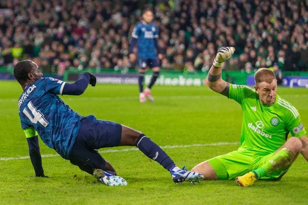 Celtic v Feyenoord Champions League 13 12 2023. Lutsharel Geertruida of Feyenoord slides in to try and beat Joe Hart of Celtic FC at the near post during the Champions League Matchday 6, Celtic FC vs Feyenoord, Celtic Park, Parkhead, Glasgow, 13 12 2023. Editorial use only , Copyright: xColinxPoultneyx PSI-18592-0028