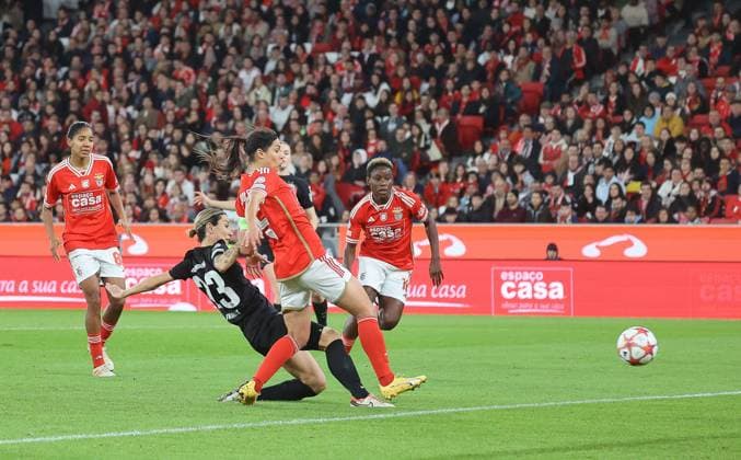 Sara Doorsoun Eintracht Frankfurt 23 , Benfica Lisbon vs Eintracht Frankfurt, Season 2023 24, Football, UEFA Womens Champions League, Group A, Matchday 3, 13 12 2023, Benfica Lisbon vs Eintracht Frankfurt, Season 2023 24, Football, UEFA Womens Champions League, Group A, Group stage, Matchday 3, 13 12 2023, Lisbon Copyright: xJoergxNiebergall Eibner-Pressefox EP_JNL