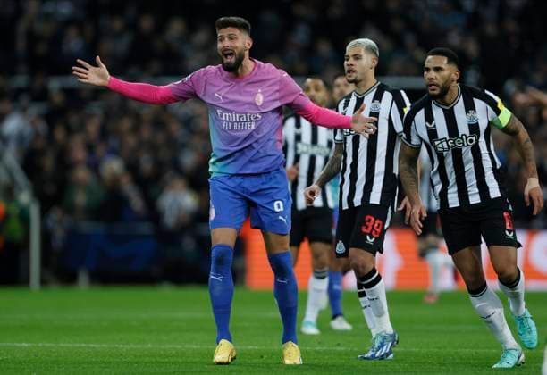 Newcastle United FC v AC Milan: Group F - UEFA Champions League 2023 24 Olivier Giroud of AC Milan reacts while Bruno Guimaraes and Jamaal Lascelles of Newcastle United look on during the UEFA Champions League match between Newcastle United FC and AC Milan at St. James Park on December 13, 2023 in Newcastle upon Tyne, United Kingdom. Newcastle upon Tyne St. James Park England United Kingdom Copyright: xRichardxSellers Sportsphoto APLx 13964132