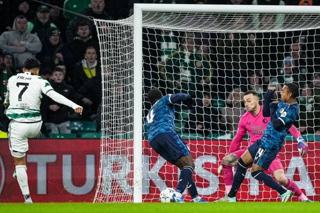 UEFA Champions League: Celtic v Feyenoord Glasgow - Luis Palma of Celtic, Feyenoord keeper Justin Bijlow during the 6th leg of the UEFA Champions League group stage between Celtic v Feyenoord at Celtic Park on 13 December 2023 in Glasgow, Scotland. Copyright: xTomxBodex