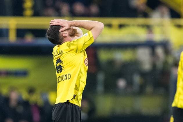 UEFA Champions League Borussia Dortmund FC Paris Saint Germain 13 12 2023 Salih Özcan Borussia Dortmund, 6 beats his hands over his head in frustration UEFA Champions League Matchday 6 Borussia Dortmund FC Paris Saint Germain, Dortmund, SIGNAL IDUNA PARK on 13 12 2023 DFL REGULATIONS PROHIBIT ANY USE OF PHOTOGRAPHS AS IMAGE SEQUENCES AND OR QUASI VIDEO Copyright: xBEAUTIFULxSPORTS Wunderlx