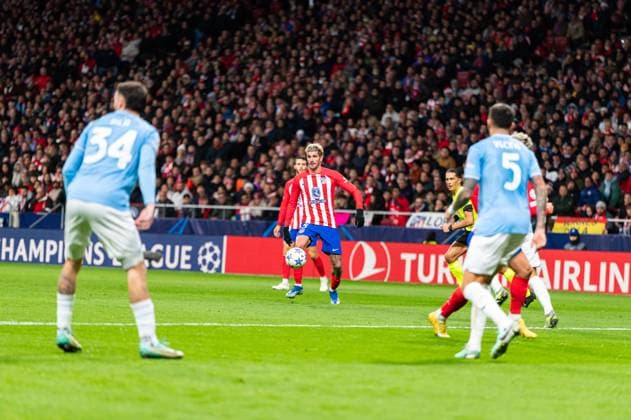 Uefa Champions League 23 24: Atletico Madrid vs Lazio Rodrigo De Paul of Atletico Madrid seen in action during the Champions League football match between Atletico Madrid and Lazio at Metropolitano Stadium in Madrid, Spain. Madrid Estadio Metropolitano Madrid Spain Copyright: xAlbertoxGardinx AGardin_20231213_football_Champions_Atletico Madrid vs Lazio_164