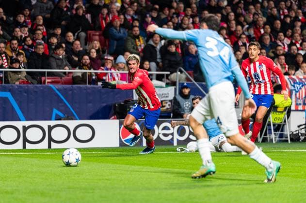Uefa Champions League 23 24: Atletico Madrid vs Lazio Rodrigo De Paul of Atletico Madrid seen in action during the Champions League football match between Atletico Madrid and Lazio at Metropolitano Stadium in Madrid, Spain. Madrid Estadio Metropolitano Madrid Spain Copyright: xAlbertoxGardinx AGardin_20231213_football_Champions_Atletico Madrid vs Lazio_174