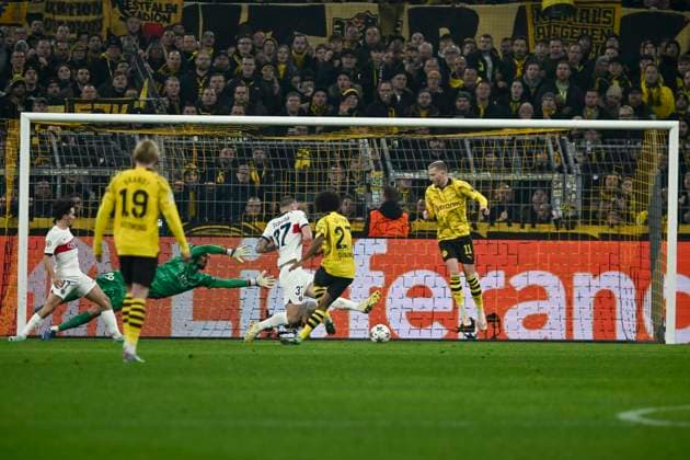 Karim Adeyemi 27, Borussia Dortmund scores the goal to make it 1 0 13 12 2023 Soccer, Champions League, Borussia Dortmund vs Paris St Germain, Signal Iduna Park, Dortmund, NRW Germany Copyright: xpepphotox xHorstxMauelshagenx pep00321, pep_20231213_hm