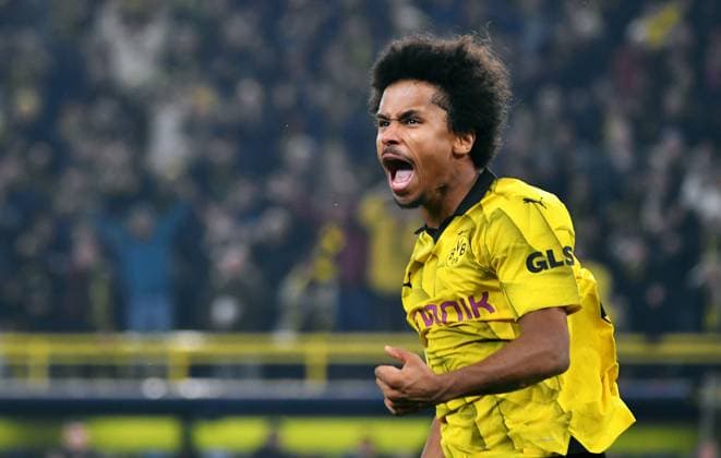 Football, Champions League, Germany, Men, Season 2023 2024, Matchday 6, Signal Iduna Park Dortmund Bor Dortmund FC Paris Saint Germain Cheers Karim Adeyemi BVB after his goal for 1 0 Cheers, Joy, Action UEFA REGULATES PROHIBIT ANY USE OF PHOTOGRAPHS AS IMAGE SEQUENCES AND OR QUASI VIDEO