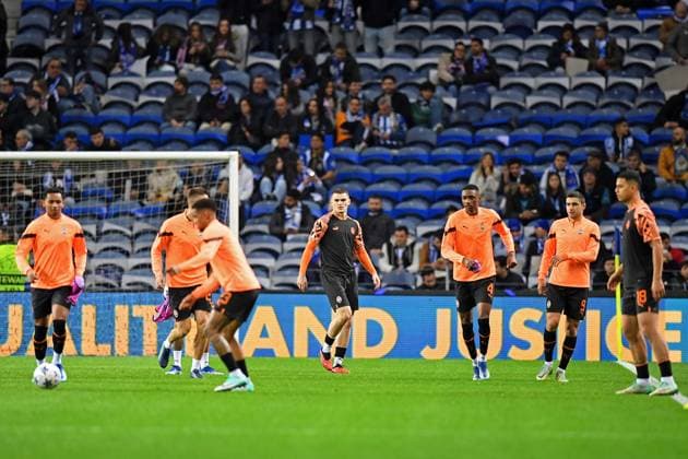 13th December 2023: EUFA Champions League football, FC Porto versus Shakhtar Donetsk: Eduard Kozik and team mates of Shakhtar Donetsk, pre-game warm up  ActionPlus12585491 DanielxCastro