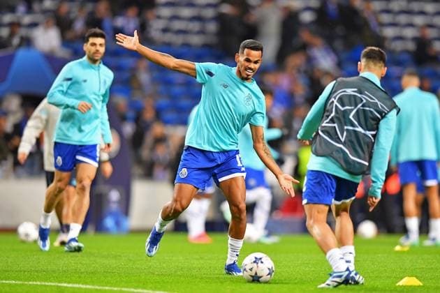 13th December 2023: EUFA Champions League football, FC Porto versus Shakhtar Donetsk: Wenderson Galeno of Porto, pre-game warm up  ActionPlus12585492 DanielxCastro