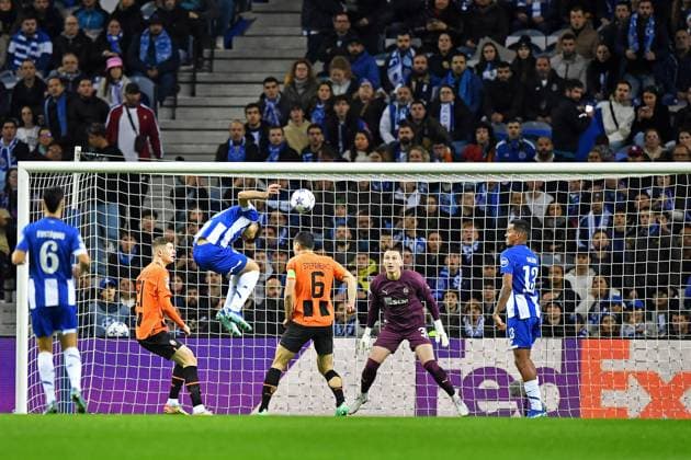 13th December 2023: EUFA Champions League football, FC Porto versus Shakhtar Donetsk: Mehdi Taremi of Porto heads towards Dmytro Riznyk of Shakhtar Donetsk  ActionPlus12585494 DanielxCastro