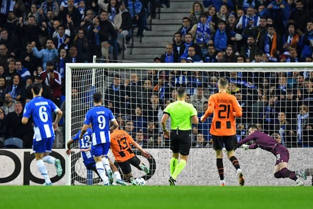 13th December 2023: EUFA Champions League football, FC Porto versus Shakhtar Donetsk: Dmytro Riznyk and Giorgi Gocholeishvili of Shakhtar Donetsk, follows the shot as Wenderson Galeno of Porto scores for 1-0 in the 9th minute  ActionPlus12585496 DanielxCastro