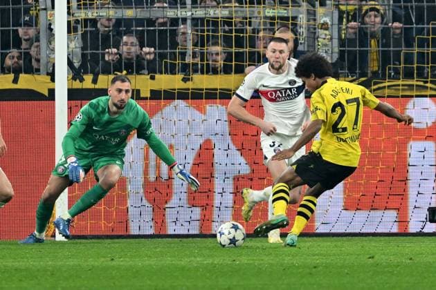 13 12 2023, xsltx, Football UEFA Champions League, Borussia Dortmund Paris St Germain PSG emspor, v l Karim Adeyemi Borussia Dortmund scores the goal to score the goal 1 0 Gianluigi Donnarumma FC Paris Saint Germain DFL DFB REGULATIONS PROHIBIT ANY USE OF PHOTOGRAPHS as IMAGE SEQUENCES and or QUASI VIDEO Dortmund