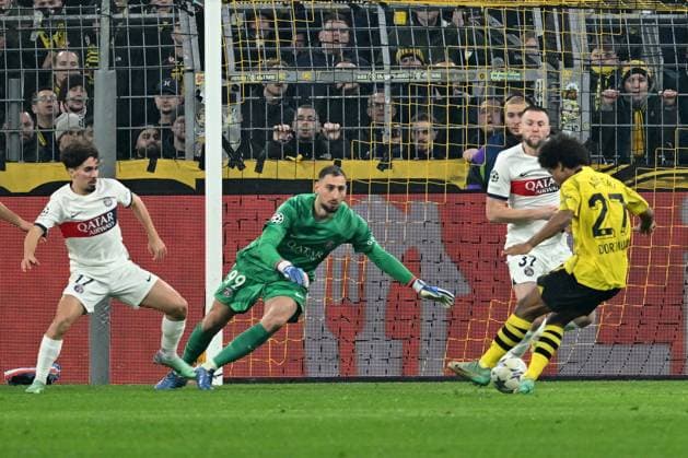 13 12 2023, xsltx, Football UEFA Champions League, Borussia Dortmund Paris St Germain PSG emspor, v l Karim Adeyemi Borussia Dortmund scores the goal to score the goal 1 0 Gianluigi Donnarumma FC Paris Saint Germain DFL DFB REGULATIONS PROHIBIT ANY USE OF PHOTOGRAPHS as IMAGE SEQUENCES and or QUASI VIDEO Dortmund
