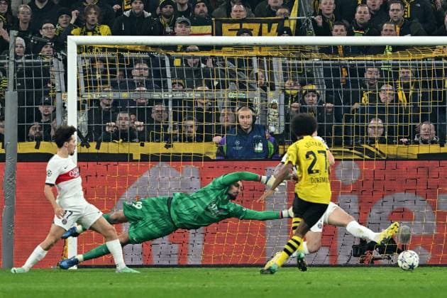 13 12 2023, xsltx, Football UEFA Champions League, Borussia Dortmund Paris St Germain PSG emspor, v l Karim Adeyemi Borussia Dortmund scores the goal to score the goal 1 0 Gianluigi Donnarumma FC Paris Saint Germain DFL DFB REGULATIONS PROHIBIT ANY USE OF PHOTOGRAPHS as IMAGE SEQUENCES and or QUASI VIDEO Dortmund