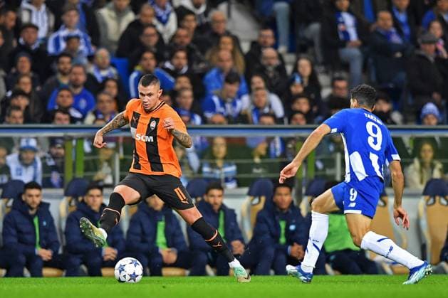 13th December 2023: EUFA Champions League football, FC Porto versus Shakhtar Donetsk: Mehdi Taremi of Porto challenges Oleksandr Zubkov of Shakhtar Donetsk  ActionPlus12585505 DanielxCastro