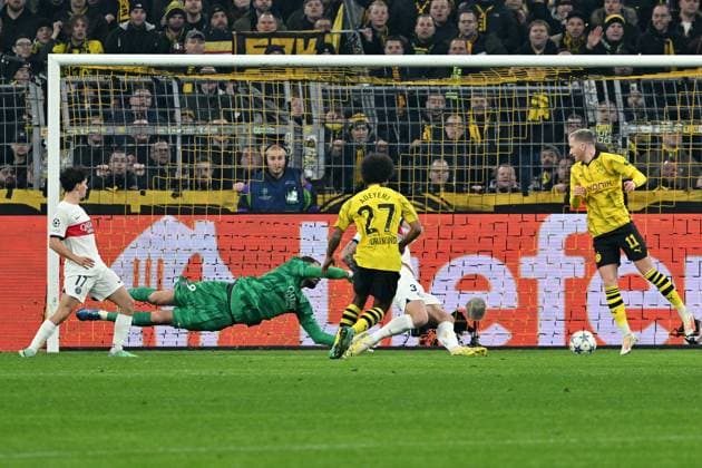 13 12 2023, xsltx, Football UEFA Champions League, Borussia Dortmund Paris St Germain PSG emspor, v l Karim Adeyemi Borussia Dortmund scores the goal to score the goal 1 0 Gianluigi Donnarumma FC Paris Saint Germain DFL DFB REGULATIONS PROHIBIT ANY USE OF PHOTOGRAPHS as IMAGE SEQUENCES and or QUASI VIDEO Dortmund