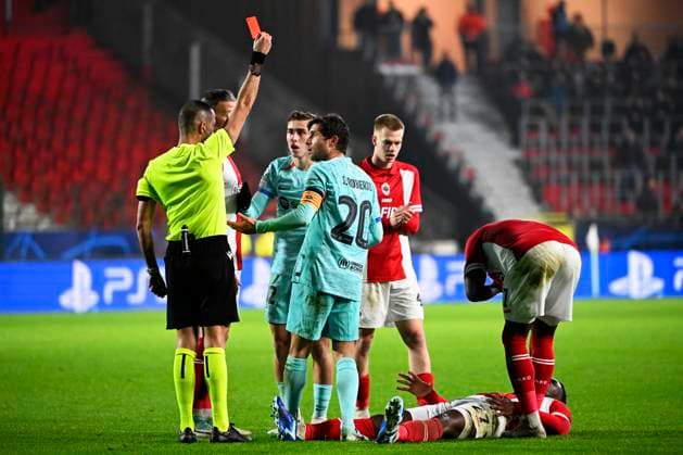 Royal Antwerp FC v FC Barcelona, Barca - UEFA Champions League DEURNE, BELGIUM - DECEMBER 13 : Roberto Sergi midfielder of FC Barcelona receives a yellow card from referee Marco Guida (ITA) during the UEFA Champions League group H match between Royal Antwerp FC and FC Barcelona on December 13, 2023 in Deurne, Belgium, 13 12 2023 Deurne Belgium  Copyright: xVincentxKalutx