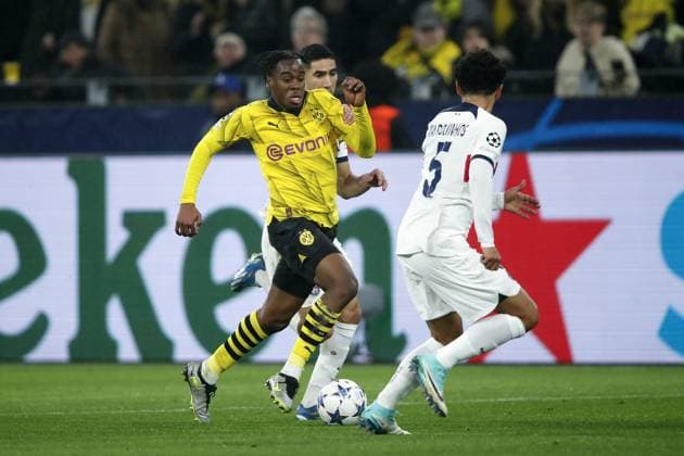 DORTMUND - (l-r) Jamie Bynoe-Gittens of Borussia Dortmund, Marquinhos of Paris Saint-Germain during the UEFA Champions League Group F match between Borussia Dortmund and Paris Saint-Germain at Signal Iduna Park on December 13, 2023 in Dortmund, Germany. ANP Hollandse Hoogte Bart Stoutjesdijk UEFA Champions League 2023 24 2023 2024 xVIxANPxSportx xBartxStoutjesdijkxIVx 486223871 originalFilename: 486223871.jpg