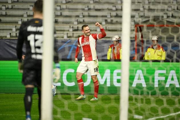 231213 R Antwerp FC vs FC Barcelona, Barca Vincent Janssen of Antwerp celebrates after scoring the 2-1 goal during a football game between Royal Antwerp FC and FC Barcelona on day 6 in Group H of the UEFA Champions League season 2023-2024 competition on December 13, 2023 in Antwerp, Belgium. (Photo by Maarten Straetemans Isosport) ANTWERP BELGIUM  Copyright: xx 424099