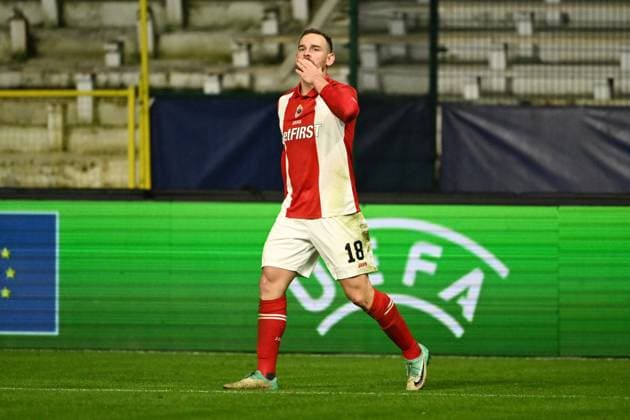 231213 R Antwerp FC vs FC Barcelona, Barca Vincent Janssen of Antwerp celebrates after scoring the 2-1 goal during a football game between Royal Antwerp FC and FC Barcelona on day 6 in Group H of the UEFA Champions League season 2023-2024 competition on December 13, 2023 in Antwerp, Belgium. (Photo by Maarten Straetemans Isosport) ANTWERP BELGIUM  Copyright: xx 424100