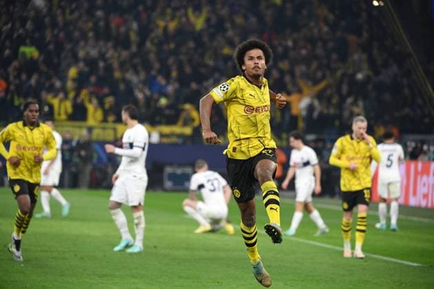 Cheer 1 0 Karim Adeyemi Borussia Dortmund 13 12 2023, Football Champions League, Season 2023 2024, Preliminary round, Matchday 6, Borussia Dortmund Paris Saint Germain Dortmund Signal Iduna Park Nordrhein Westfalen Germany Team2