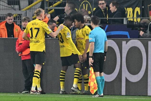 13 12 2023, xsltx, Football UEFA Champions League, Borussia Dortmund Paris St Germain PSG emspor, v l Goal celebration after the goal to celebrate the goal celebrate 1 0 by Karim Adeyemi Borussia Dortmund DFL DFB REGULATIONS PROHIBIT ANY USE OF PHOTOGRAPHS as IMAGE SEQUENCES and or QUASI VIDEO Dortmund