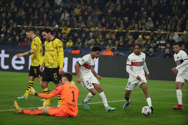 Warren ZAIRE-EMERY 33 (PSG) goal, during the UEFA Champions League match between Dortmund and PSG at Signal Iduna Park ,on December 13, 2023 in Dortmund, Germany FOOTBALL : 2023 Borussia Dortmund vs Paris Saint Germain - Ligue des Champions - 13 12 2023 -Signal Iduna Park Dortmund - ElyxandroCegarra Panoramic 