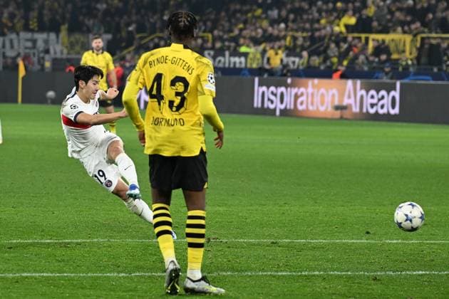 13 12 2023, xsltx, Football UEFA Champions League, Borussia Dortmund Paris St Germain PSG emspor, v l Kang in Lee FC Paris Saint Germain DFL DFB REGULATIONS PROHIBIT ANY USE OF PHOTOGRAPHS as IMAGE SEQUENCES and or QUASI VIDEO Dortmund