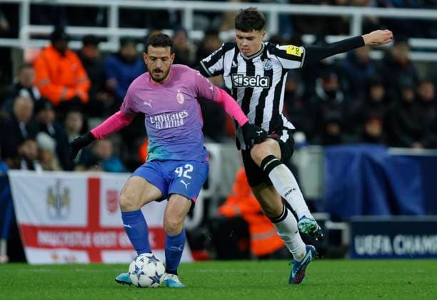 Newcastle United FC v AC Milan: Group F - UEFA Champions League 2023 24 Alessandro Florenzi of AC Milan and Lewis Miley of Newcastle United challenge during the UEFA Champions League match between Newcastle United FC and AC Milan at St. James Park on December 13, 2023 in Newcastle upon Tyne, United Kingdom. Newcastle upon Tyne St. James Park England United Kingdom Copyright: xRichardxSellers Sportsphoto APLx 13964143