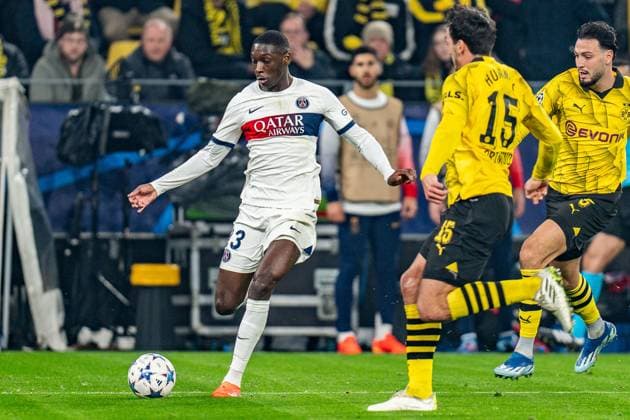 Randal Kolo Muani Paris Saint Germain, 23 Mats Hummels Borussia Dortmund, 15 Ramy Bensebaini Borussia Dortmund, 5 Borussia Dortmund vs Paris Saint Germain, Football, UEFA Champions League, Matchday 6, 13 12 2023 DFL REGULATIONS PROHIBIT ANY OUSE OF PHOTOGRAPHS AS IMAGE SEQUENCES AND OR QUASI VIDEO Borussia Dortmund vs Paris Saint Germain, Football, UEFA Champions League, Matchday 6, 13 12 2023 Dortmund Copyright: xEibner-Pressefoto BahhoxKarax EP_BVB