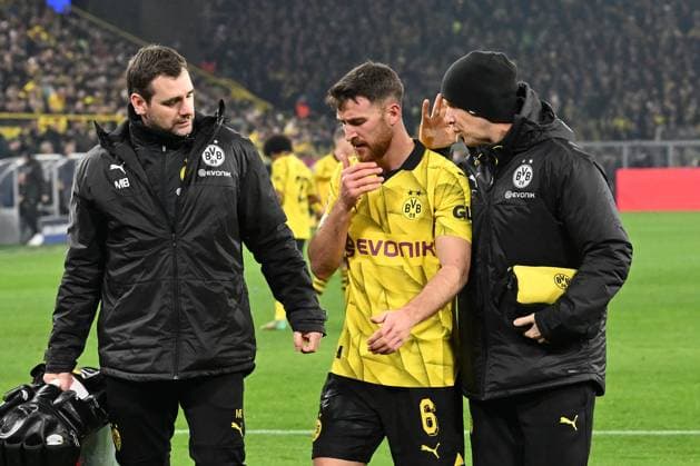 13 12 2023, xsltx, football UEFA Champions League, Borussia Dortmund Paris St Germain PSG emspor, v l Salih Oezcan Borussia Dortmund injury substitution pain DFL DFB REGULATIONS PROHIBIT ANY USE OF PHOTOGRAPHS as IMAGE SEQUENCES and or QUASI VIDEO Dortmund