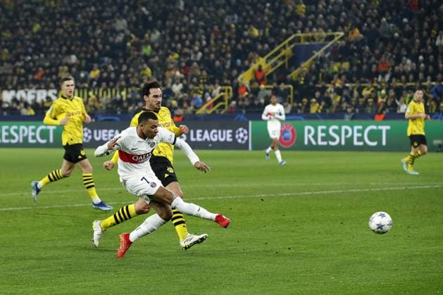 DORTMUND - (l-r) Kylian Mbappe of Paris Saint-Germain scores the later disallowed 1-2 during the UEFA Champions League Group F match between Borussia Dortmund and Paris Saint-Germain at the Signal Iduna Park on December 13, 2023 in Dortmund, Germany. ANP Hollandse Hoogte Bart Stoutjesdijk UEFA Champions League 2023 24 2023 2024 xVIxANPxSportx xBartxStoutjesdijkxIVx 486225177 originalFilename: 486225177.jpg