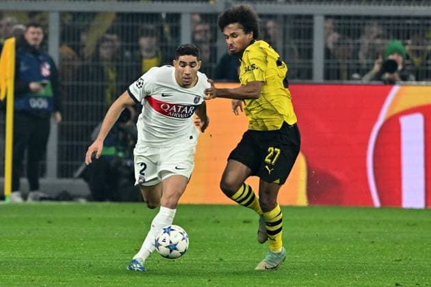 13 12 2023, xsltx, Football UEFA Champions League, Borussia Dortmund Paris St Germain PSG emspor, v l Achraf Hakimi FC Paris Saint Germain Karim Adeyemi Borussia Dortmund duel, action, action, battle for the ball DFL DFB REGULATIONS PROHIBIT ANY USE OF PHOTOGRAPHS as IMAGE SEQUENCES and or QUASI VIDEO Dortmund