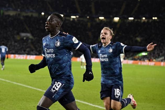 GLASGOW - Yankuba Minteh of Feyenoord and Thomas van den Belt of Feyenoord celebrate the 1-1 draw during the UEFA Champions League Group E match between Celtic FC and Feyenoord at Celtic Park on December 13, 2023 in Glasgow, Scotland. ANP OLAF KRAAK Group E - UEFA Champions League 2023 2024 xVIxANPxSportx xxANPxIVx 486225811 originalFilename: 486225811.jpg
