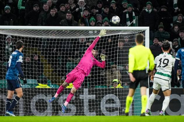 UEFA Champions League: Celtic v Feyenoord Glasgow - Feyenoord keeper Justin Bijlow during the 6th leg of the UEFA Champions League group stage between Celtic v Feyenoord at Celtic Park on 13 December 2023 in Glasgow, Scotland. Copyright: xTomxBodex