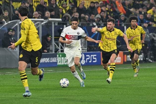 13 12 2023, xsltx, Football UEFA Champions League, Borussia Dortmund Paris St Germain PSG emspor, v l Achraf Hakimi FC Paris Saint Germain Salih Oezcan Borussia Dortmund duel, action, action, battle for the ball DFL DFB REGULATIONS PROHIBIT ANY USE OF PHOTOGRAPHS as IMAGE SEQUENCES and or QUASI VIDEO Dortmund