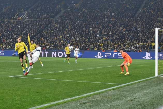Kylian Mbappe 7, Paris Saint Germain scores the goal for 1 2 which was disallowed by VAR 13 12 2023 Soccer, Champions League, Borussia Dortmund vs Paris St Germain, Signal Iduna Park, Dortmund, NRW Germany Copyright: xpepphotox xHorstxMauelshagenx pep00321, pep_20231213_hm