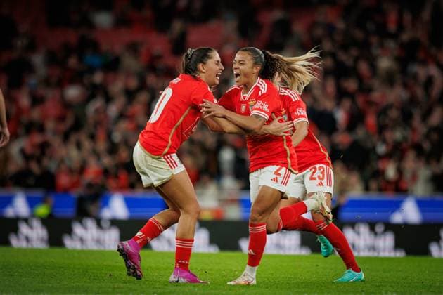 Players of Benfica celebrate after goal scored by Marie-Yasmine Alidou during UEFA Women Champions League 23 24 game between SL Benfica and Eintracht Frankfurt at Estadio Da Luz, Lisbon, Portugal. (Maciej Rogowski) Lisbon Estadio Da Luz Portugal Copyright: xMaciejxRogowskix d-213