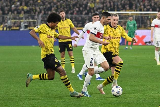 13 12 2023, xsltx, Football UEFA Champions League, Borussia Dortmund Paris St Germain PSG emspor, v l Karim Adeyemi Borussia Dortmund Achraf Hakimi FC Paris Saint Germain Marco Reus Borussia Dortmund duel, action, action, battle for the ball DFL DFB REGULATIONS PROHIBIT ANY USE OF PHOTOGRAPHS as IMAGE SEQUENCES and or QUASI VIDEO Dortmund