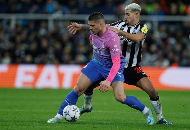 Newcastle United FC v AC Milan: Group F - UEFA Champions League 2023 24 Luka Jovic of AC Milan and Bruno Guimaraes of Newcastle United challenge during the UEFA Champions League match between Newcastle United FC and AC Milan at St. James Park on December 13, 2023 in Newcastle upon Tyne, United Kingdom. Newcastle upon Tyne St. James Park England United Kingdom Copyright: xRichardxSellers Sportsphoto APLx 13964156