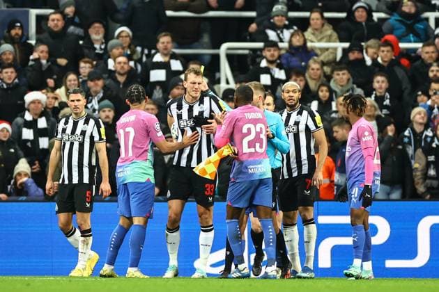 UEFA Champions League Newcastle United v AC Milan Tempers flair after the game as Fabian Schär 5 of Newcastle United receives a yellow card during the UEFA Champions League match Newcastle United vs AC Milan at St. James s Park, Newcastle, United Kingdom, 13th December 2023 (Photo by Mark Cosgrove News Images) Newcastle St. James s Park Tyne and Wear United Kingdom Copyright: xMarkxCosgrove NewsxImagesx