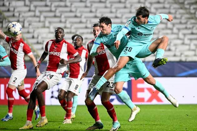 Royal Antwerp FC v FC Barcelona, Barca - UEFA Champions League DEURNE, BELGIUM - DECEMBER 13 : Guiu Marc forward of FC Barcelona scores a goal during the UEFA Champions League group H match between Royal Antwerp FC and FC Barcelona on December 13, 2023 in Deurne, Belgium, 13 12 2023 Deurne Belgium  Copyright: xVincentxKalutx