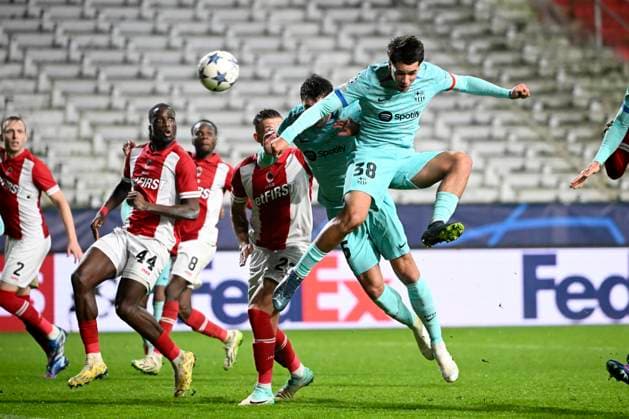 Royal Antwerp FC v FC Barcelona, Barca - UEFA Champions League DEURNE, BELGIUM - DECEMBER 13 : Guiu Marc forward of FC Barcelona scores a goal during the UEFA Champions League group H match between Royal Antwerp FC and FC Barcelona on December 13, 2023 in Deurne, Belgium, 13 12 2023 Deurne Belgium  Copyright: xVincentxKalutx